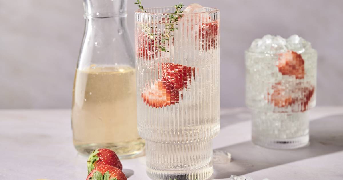 Chill Out: White Wine Spritzers Perfect for Hot Summer Days